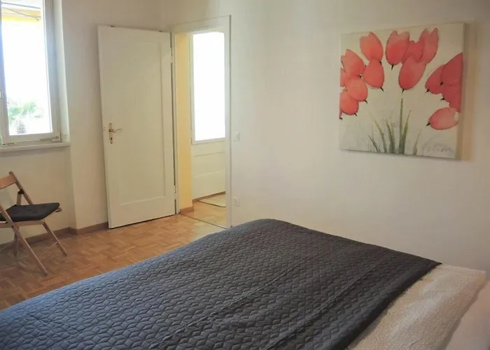 Dora Below ロカルノ