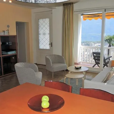 Dora Below 洛迦诺